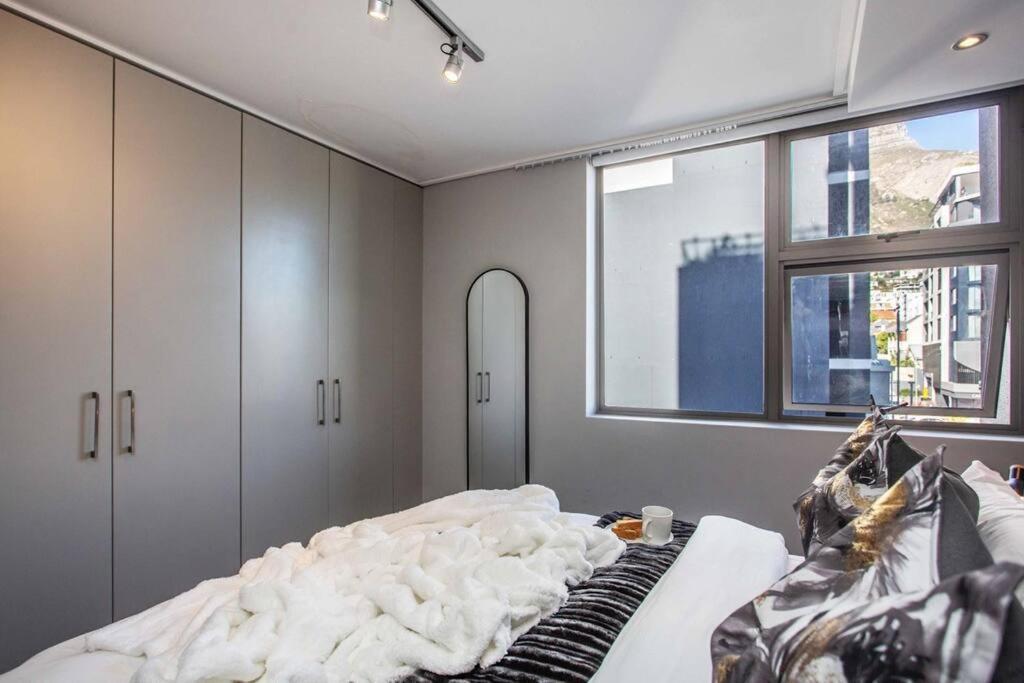 Sea Views 3 Bed - The Fairmont - Sea Point Bantrybay * Cape Town