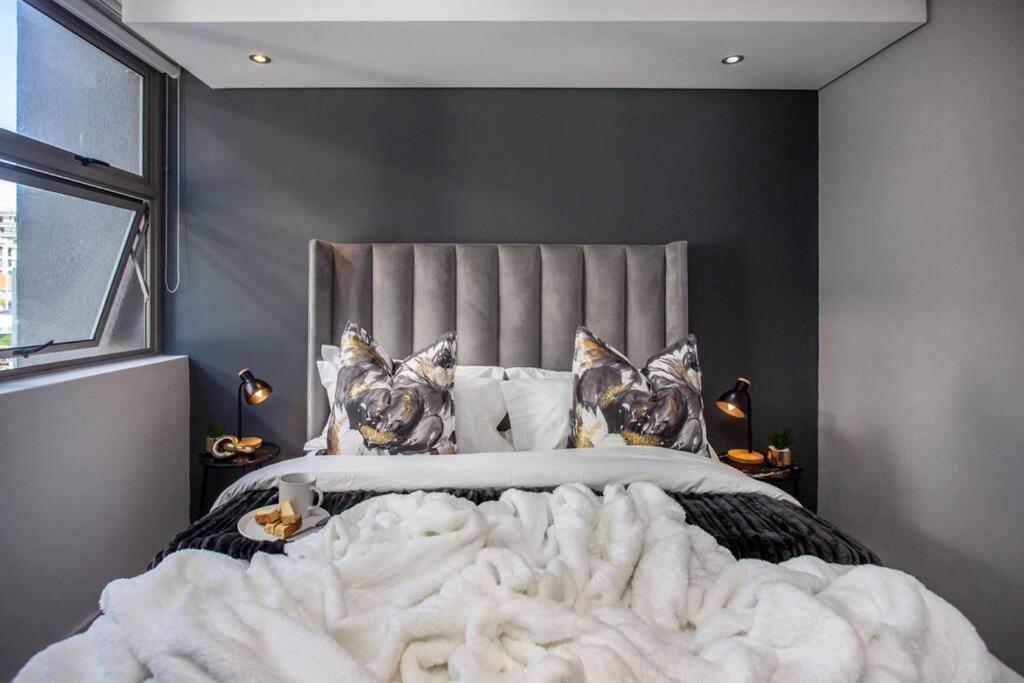 Sea Views 3 Bed - The Fairmont - Sea Point Bantrybay Apartment Cape Town