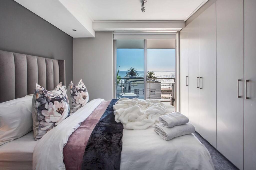 Sea Views 3 Bed - The Fairmont - Sea Point Bantrybay