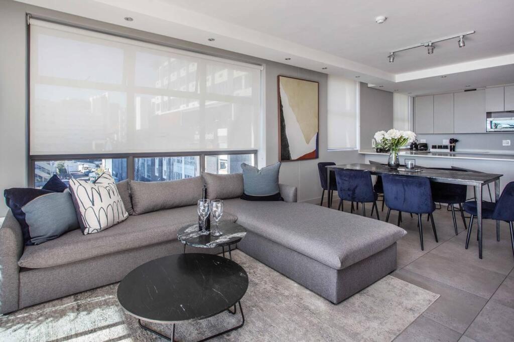 Sea Views 3 Bed - The Fairmont - Sea Point Bantrybay Apartment *