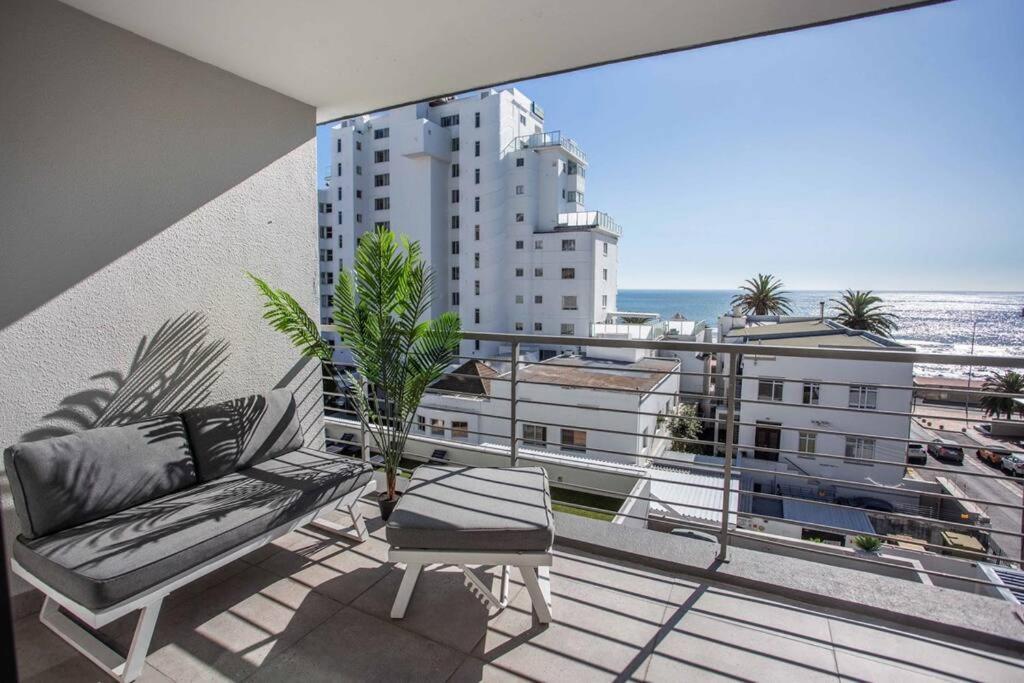 Sea Views 3 Bed - The Fairmont - Sea Point Bantrybay
