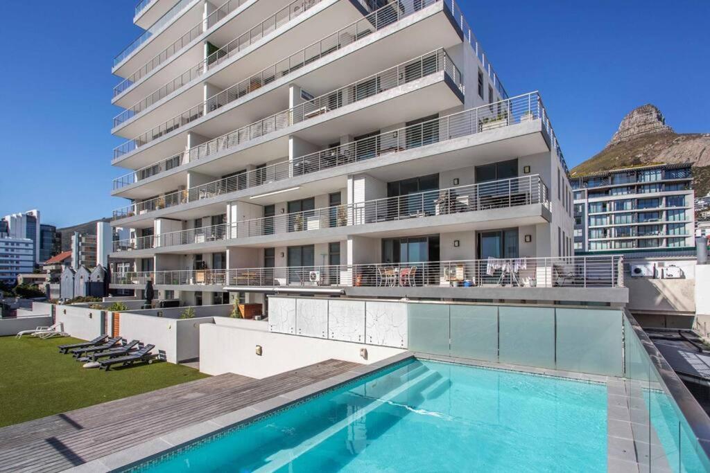 Sea Views 3 Bed - The Fairmont - Sea Point Bantrybay Apartment