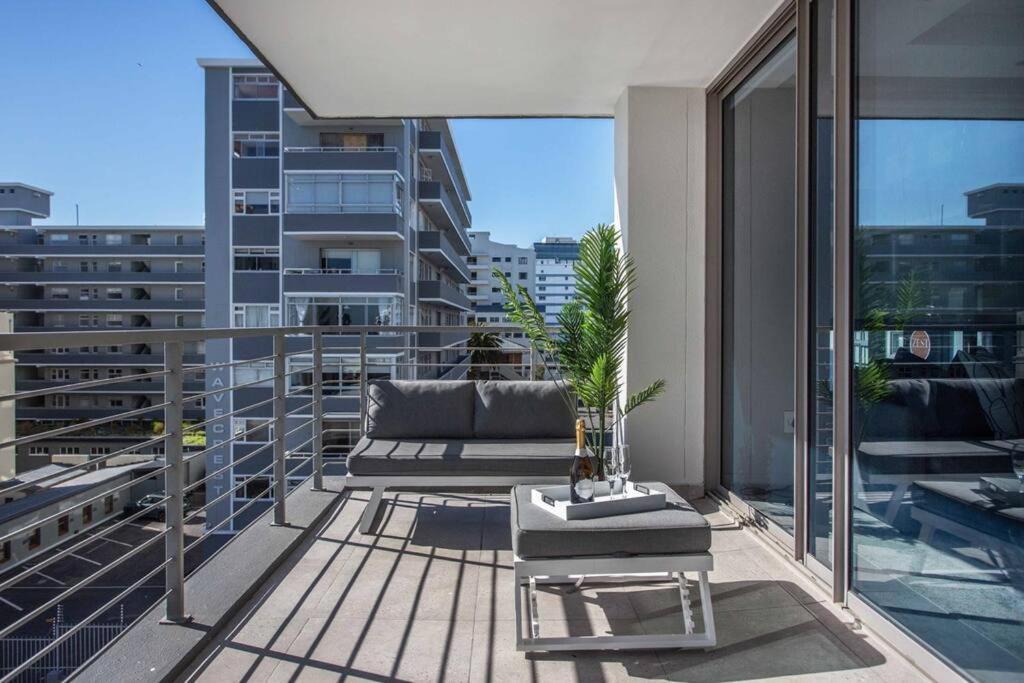 Sea Views 3 Bed - The Fairmont - Sea Point Bantrybay Cape Town
