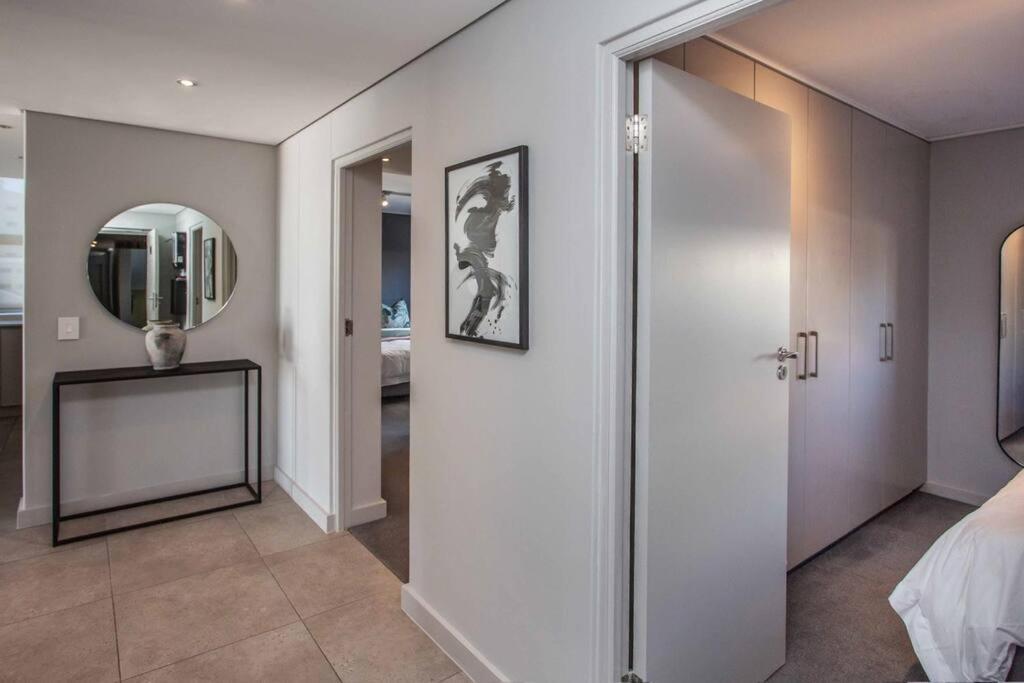 Sea Views 3 Bed - The Fairmont - Sea Point Bantrybay * Cape Town