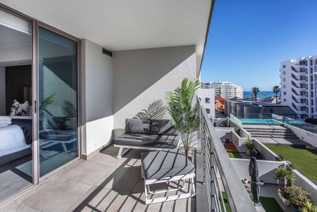 Sea Views 3 Bed - The Fairmont - Sea Point Bantrybay Apartment *