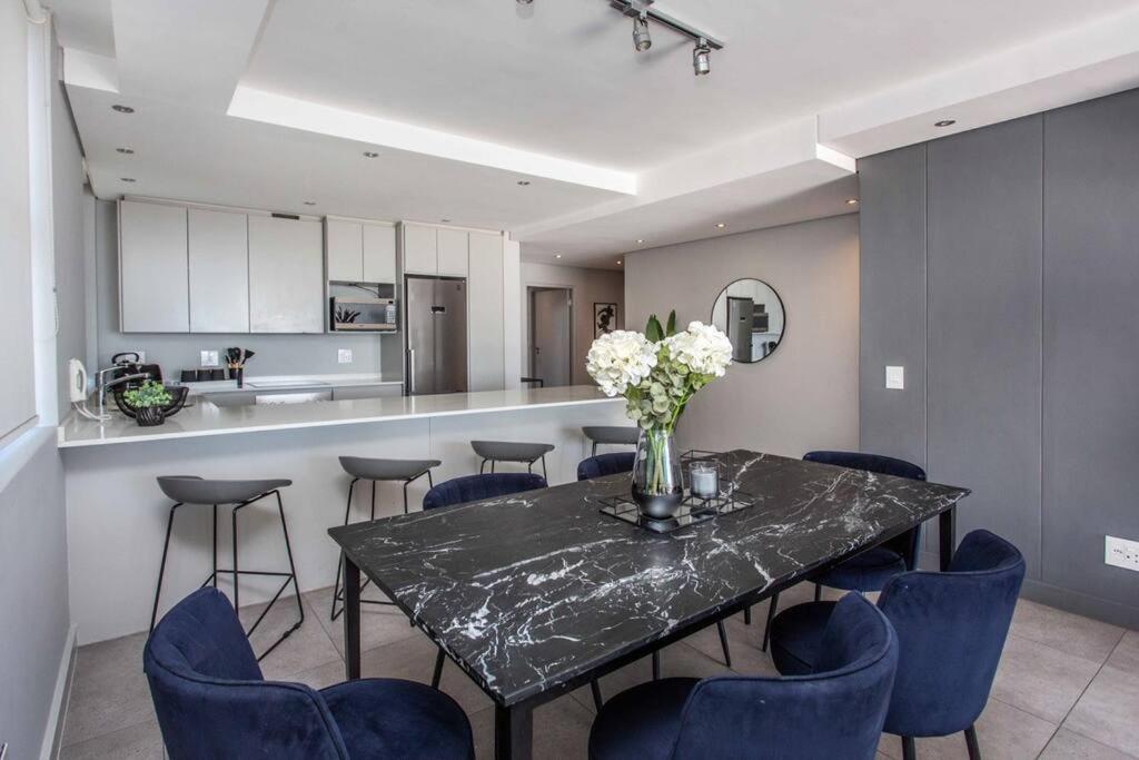 Apartment Sea Views 3 Bed - The Fairmont - Sea Point Bantrybay *