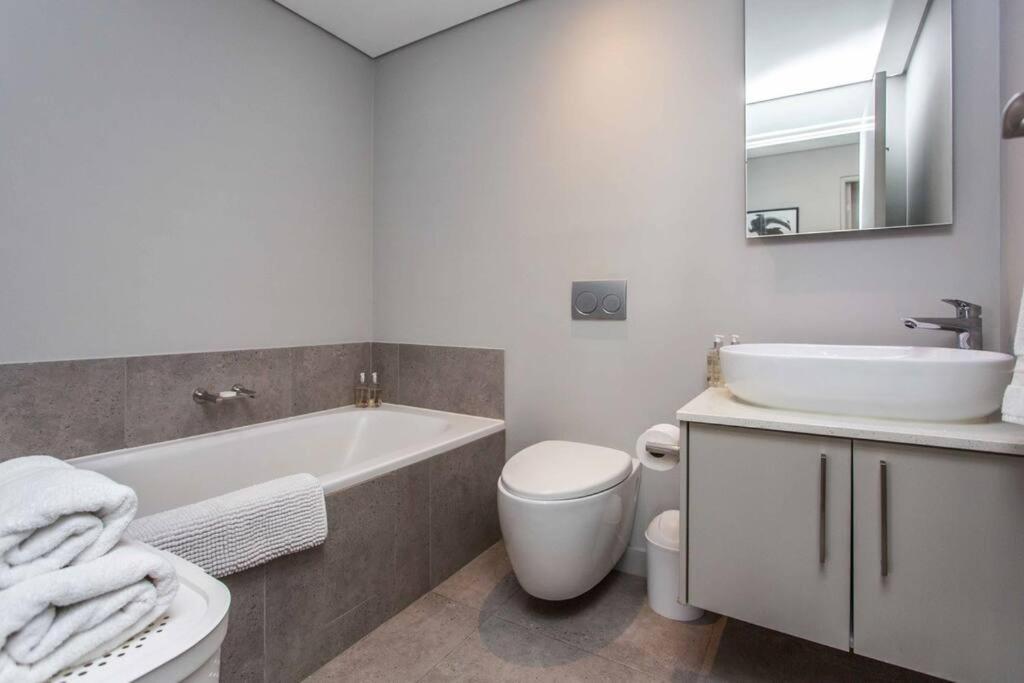 Sea Views 3 Bed - The Fairmont - Sea Point Bantrybay *