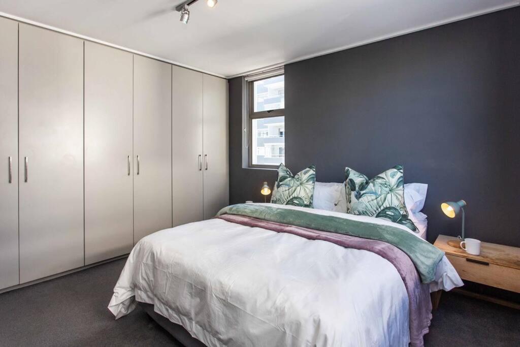 Sea Views 3 Bed - The Fairmont - Sea Point Bantrybay