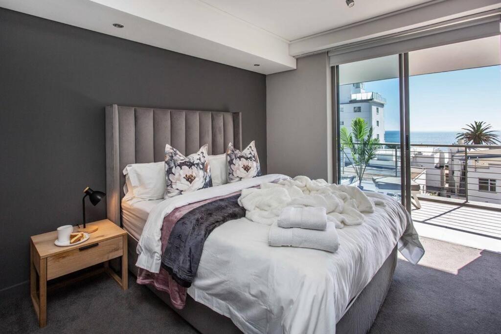 Sea Views 3 Bed - The Fairmont - Sea Point Bantrybay Apartment *
