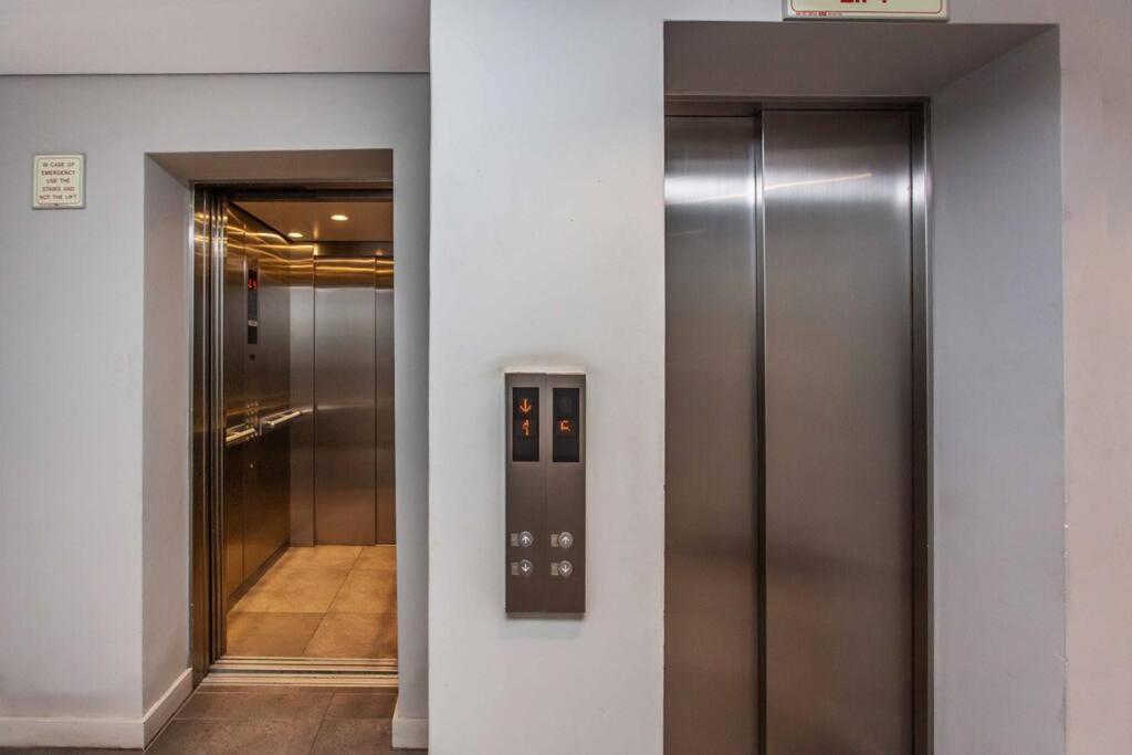 Sea Views 3 Bed - The Fairmont - Sea Point Bantrybay *