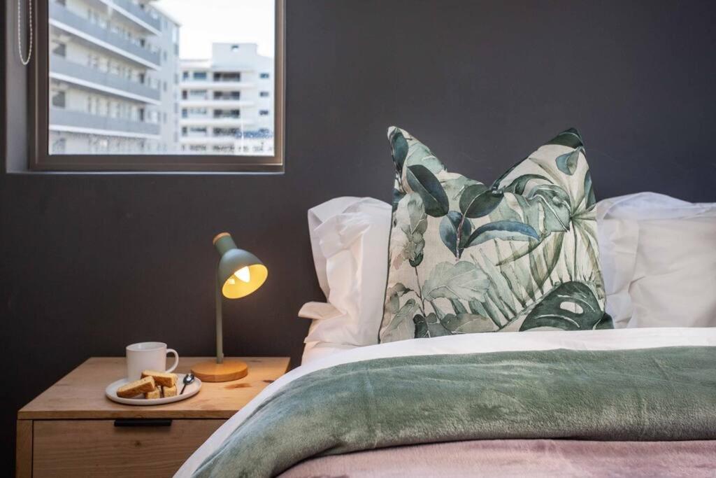 Sea Views 3 Bed - The Fairmont - Sea Point Bantrybay Apartment