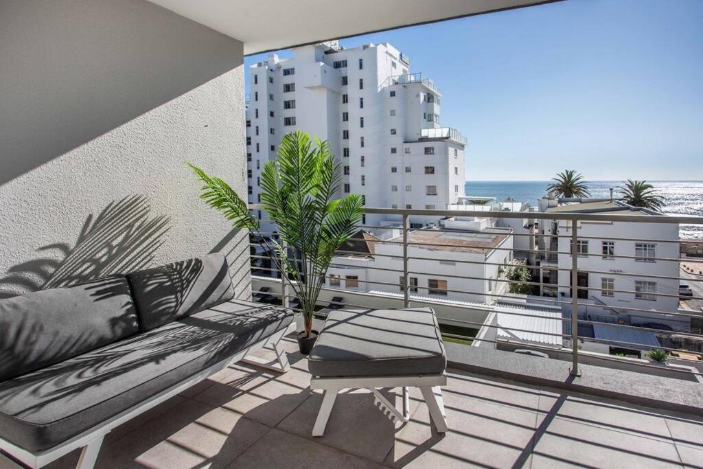 Sea Views 3 Bed - The Fairmont - Sea Point Bantrybay Apartment Cape Town