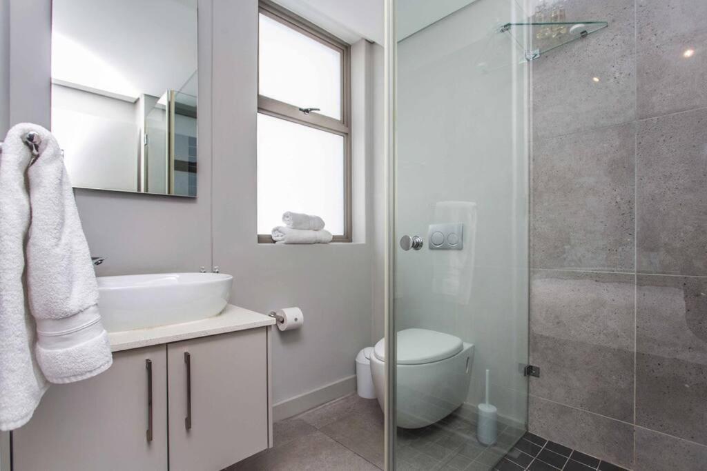 Apartment Sea Views 3 Bed - The Fairmont - Sea Point Bantrybay Cape Town