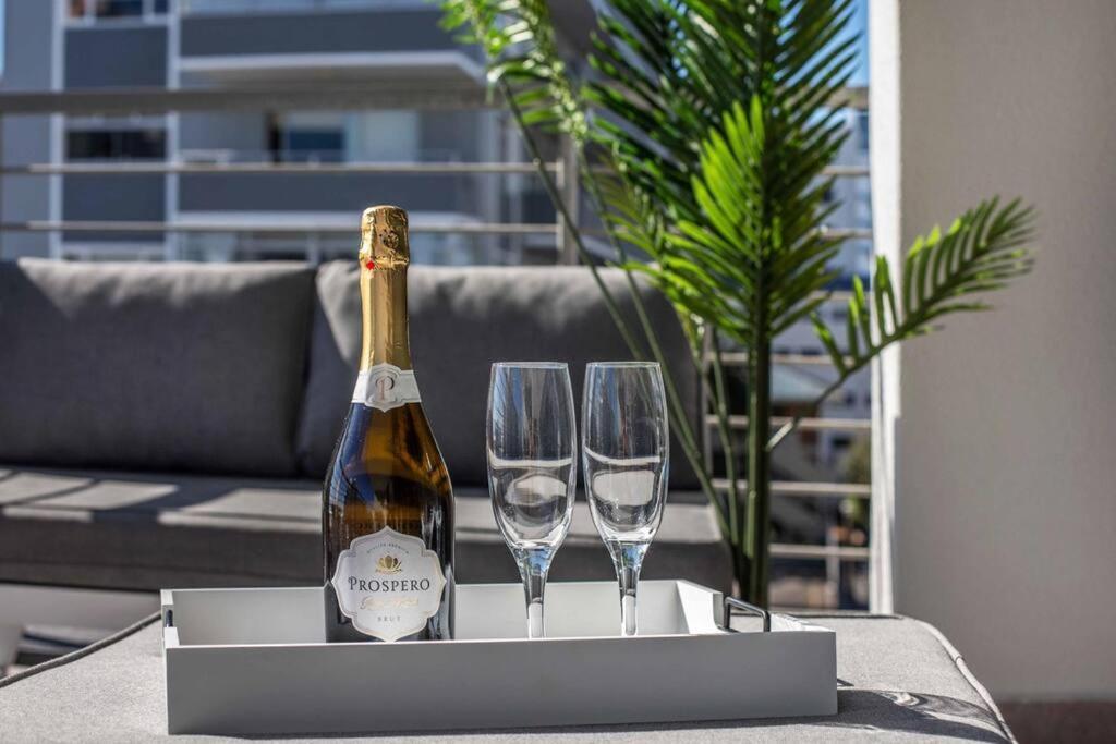 Sea Views 3 Bed - The Fairmont - Sea Point Bantrybay * Cape Town
